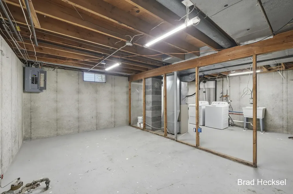 1742 Woodlawn Avenue SE Grand Rapids City MI 49506