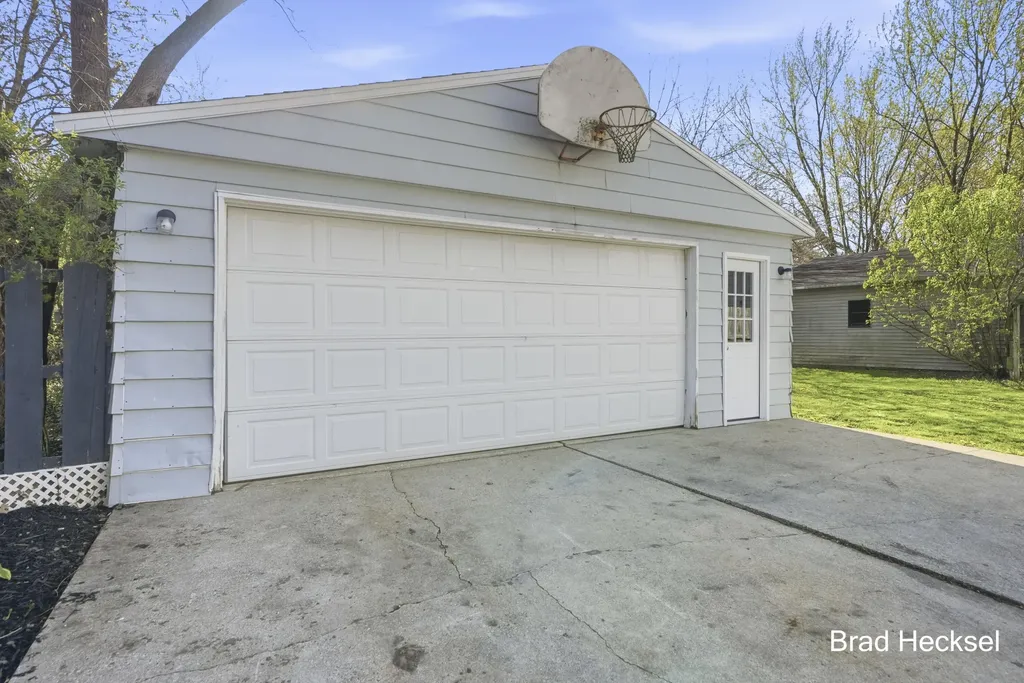 1742 Woodlawn Avenue SE Grand Rapids City MI 49506