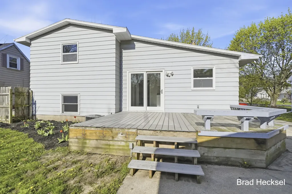 1742 Woodlawn Avenue SE Grand Rapids City MI 49506