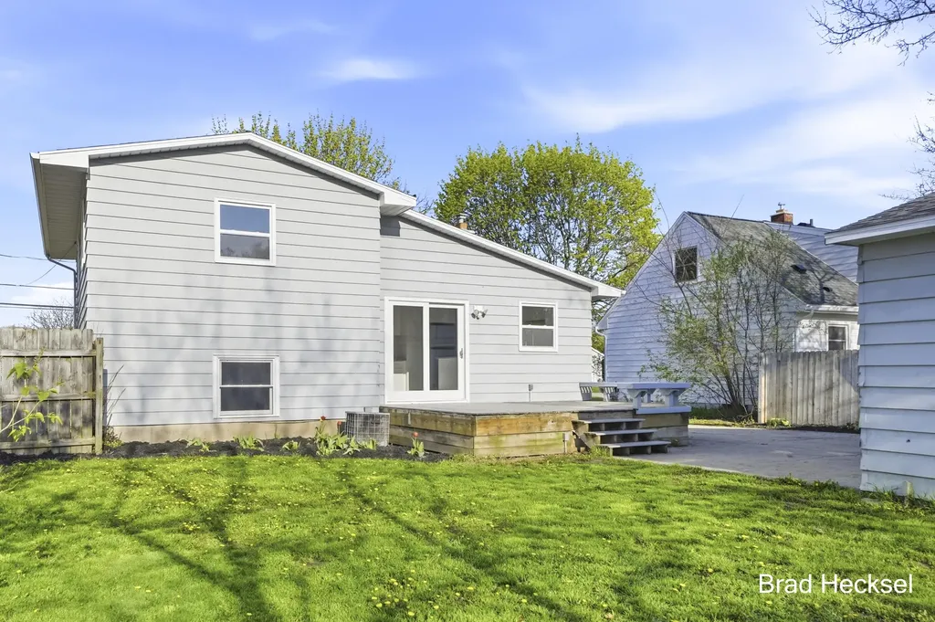 1742 Woodlawn Avenue SE Grand Rapids City MI 49506