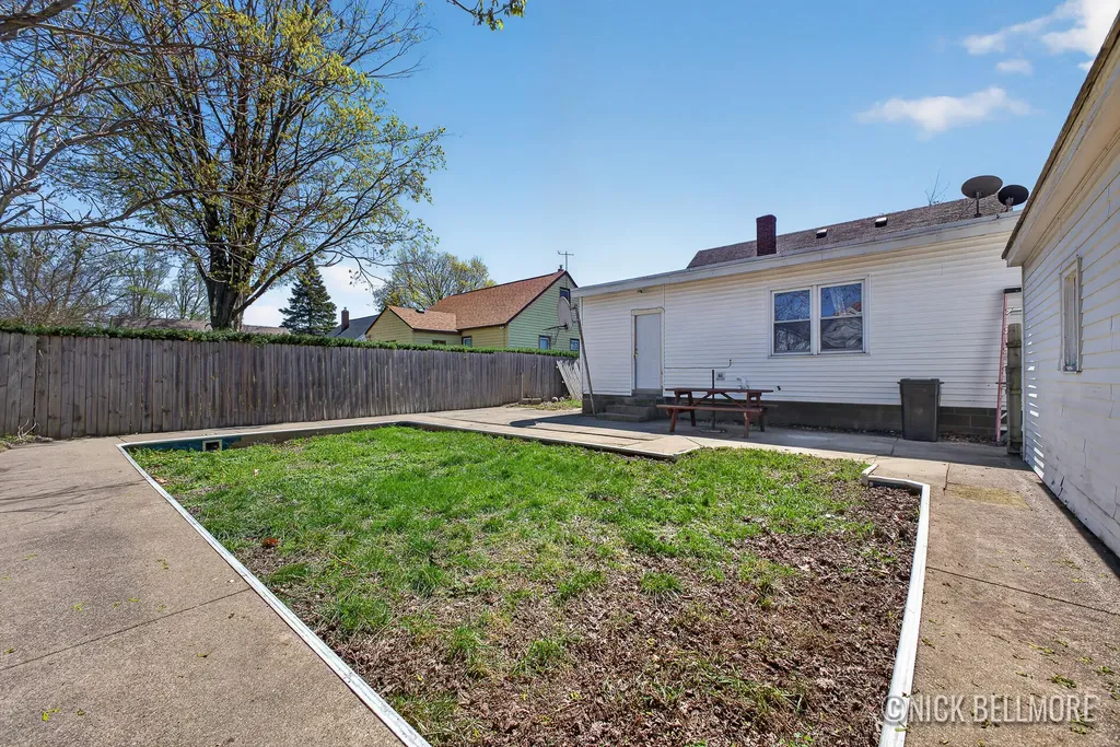 1049 Buckingham Street SW Wyoming City MI 49509