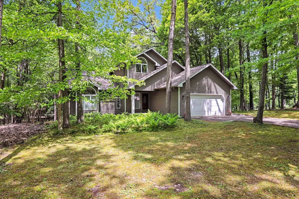 10288 Hathaway Drive Eureka Township MI 48838