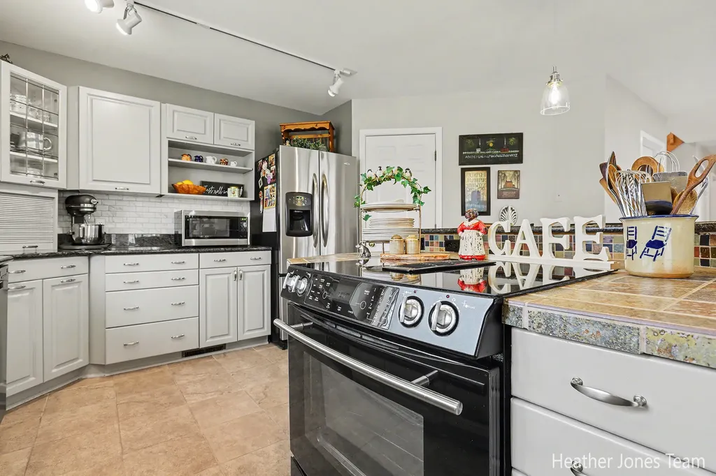 10288 Hathaway Drive Eureka Township MI 48838