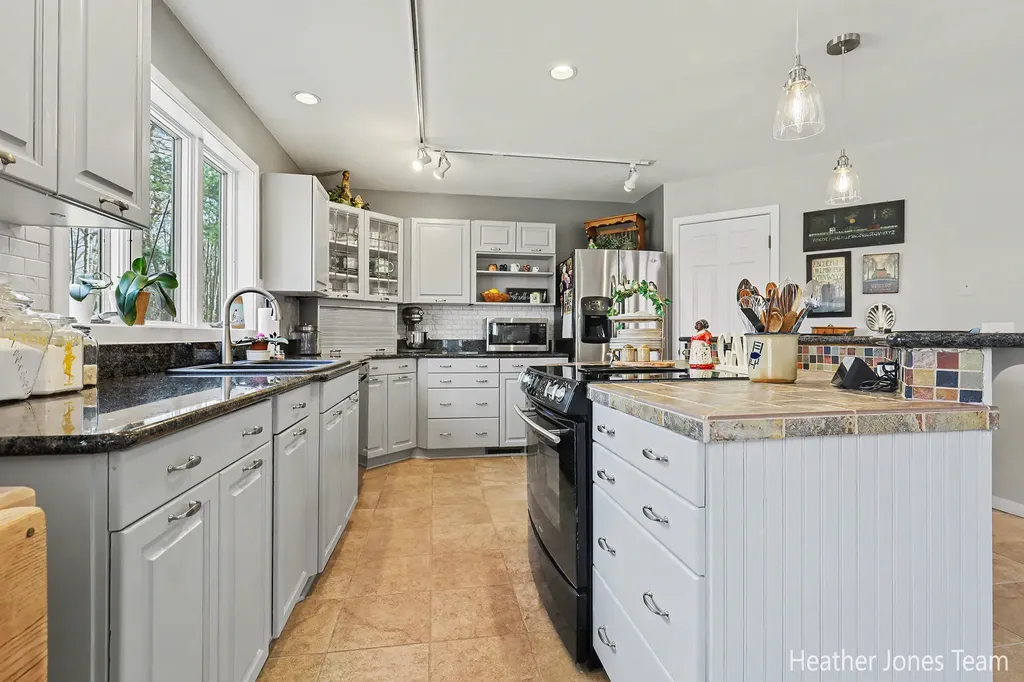 10288 Hathaway Drive Eureka Township MI 48838
