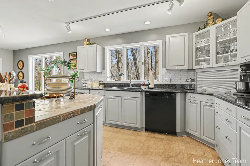 10288 Hathaway Drive Eureka Township MI 48838
