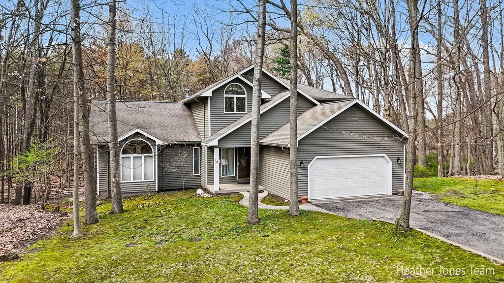 10288 Hathaway Drive Eureka Township MI 48838