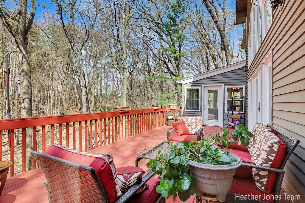 10288 Hathaway Drive Eureka Township MI 48838
