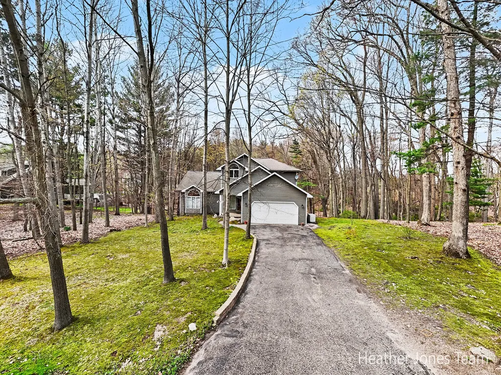 10288 Hathaway Drive Eureka Township MI 48838