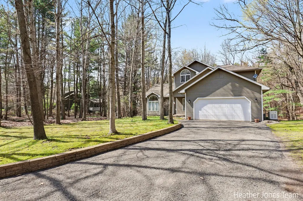 10288 Hathaway Drive Eureka Township MI 48838