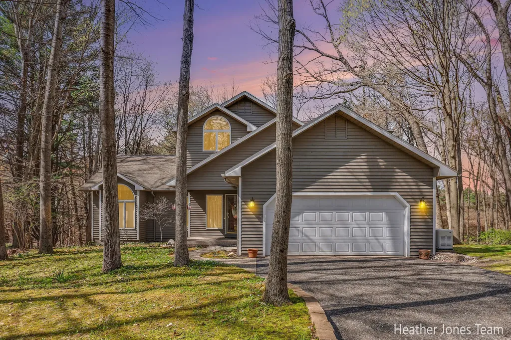 10288 Hathaway Drive Eureka Township MI 48838