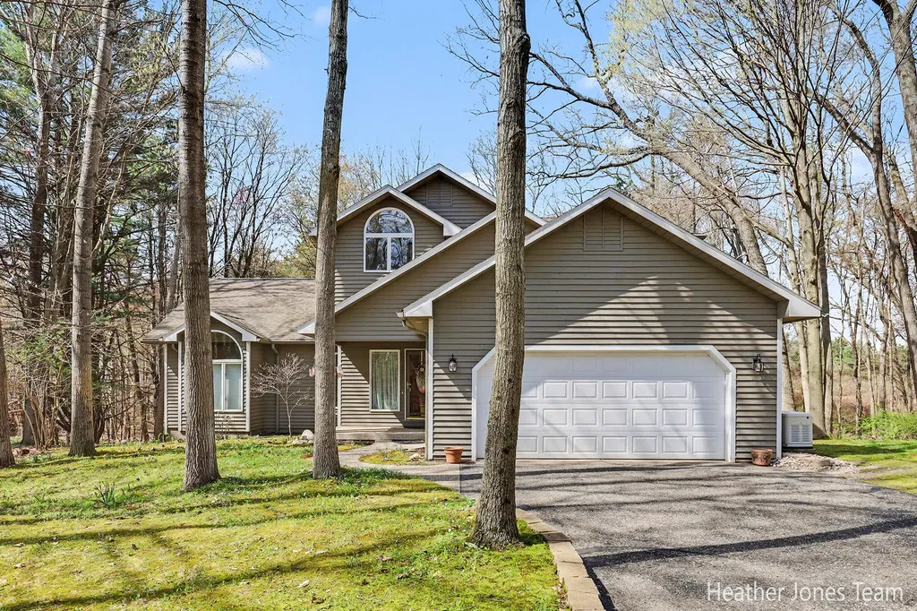 10288 Hathaway Drive Eureka Township MI 48838