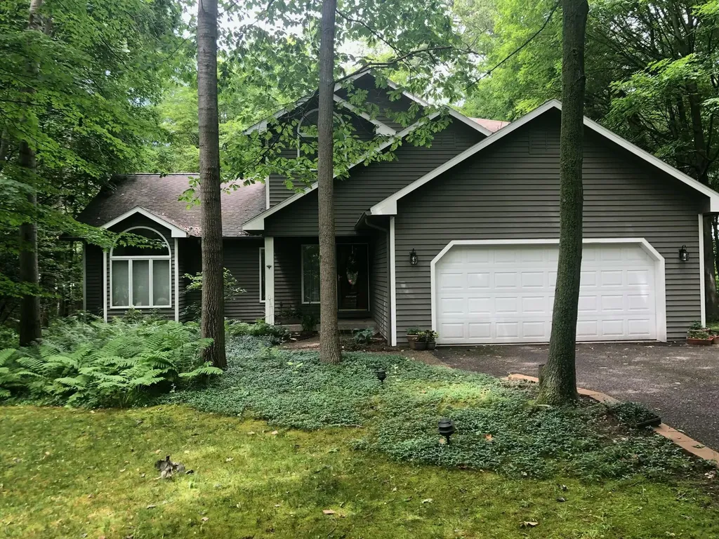 10288 Hathaway Drive Eureka Township MI 48838
