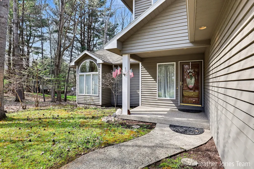 10288 Hathaway Drive Eureka Township MI 48838
