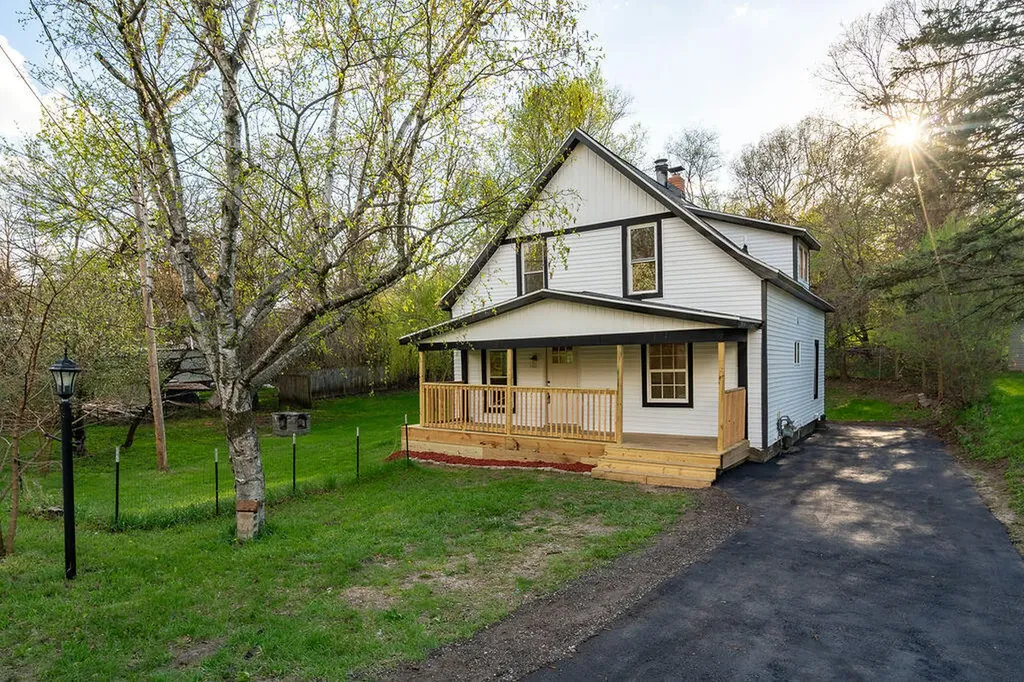 3527 Carlton Avenue NE Grand Rapids Charter Township MI 49525