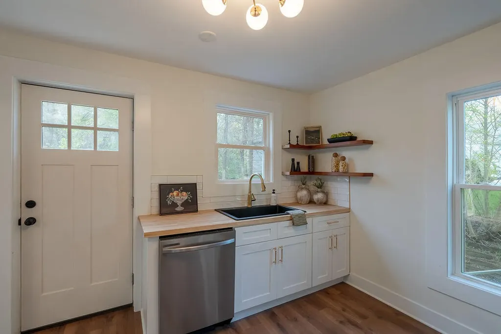 3527 Carlton Avenue NE Grand Rapids Charter Township MI 49525
