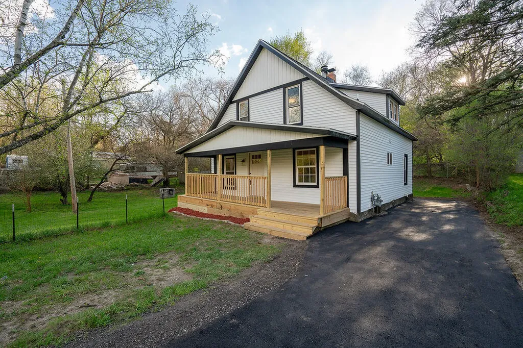 3527 Carlton Avenue NE Grand Rapids Charter Township MI 49525