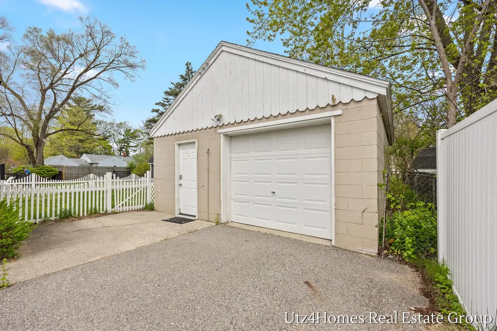 1136 Wilson Court Norton Shores City MI 49441