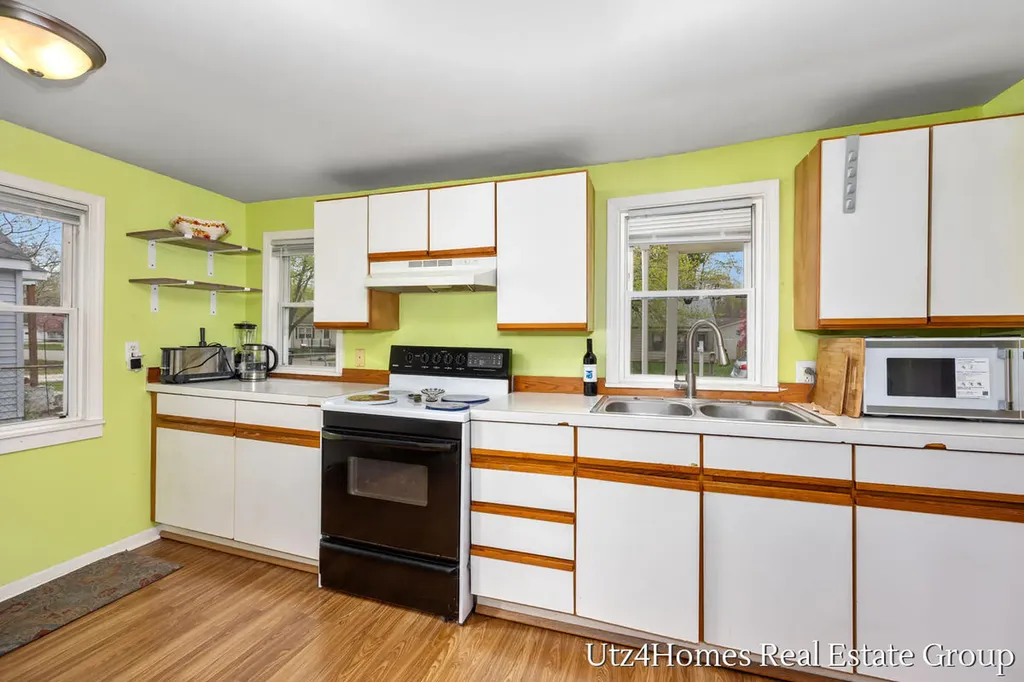 1136 Wilson Court Norton Shores City MI 49441
