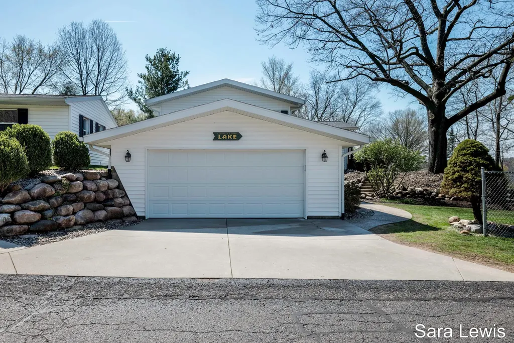 15710 Rich Lane Prairieville Township MI 49060