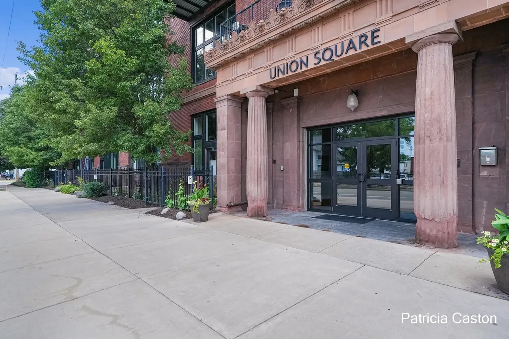 600 Broadway Avenue NW Grand Rapids City MI 49504