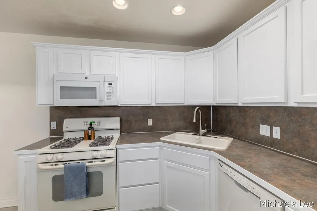 12265 S Crystal Waters Drive Holland Charter Township MI 49424