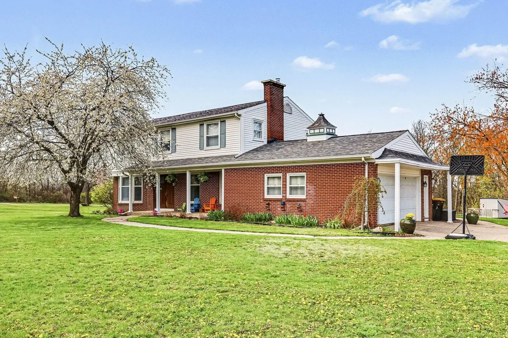 319 Greenridge Drive NW Walker City MI 49544