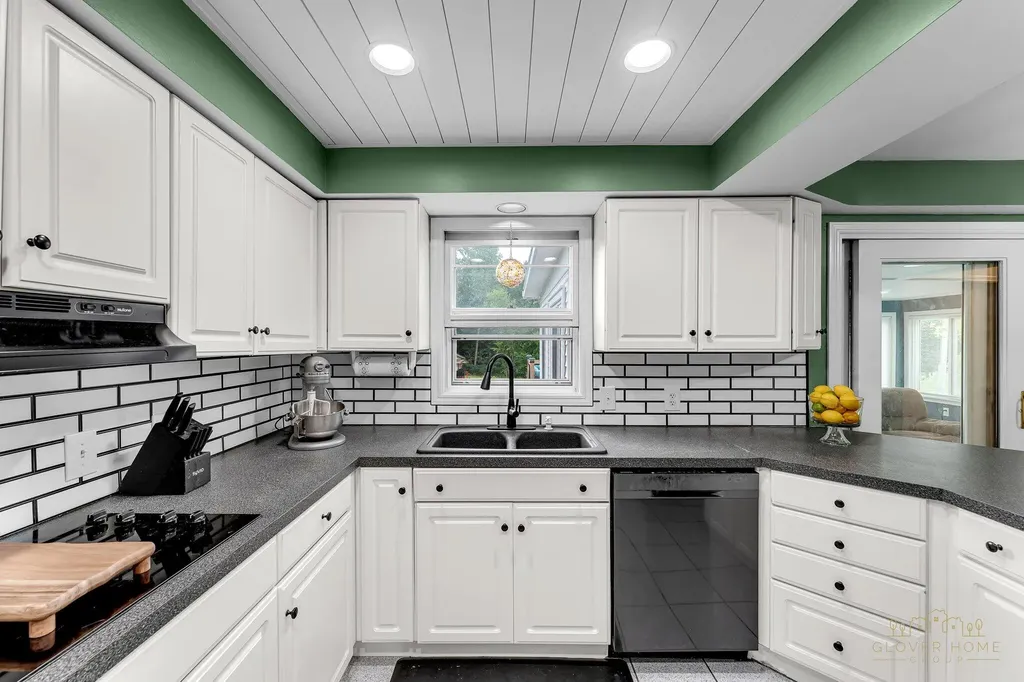 319 Greenridge Drive NW Walker City MI 49544