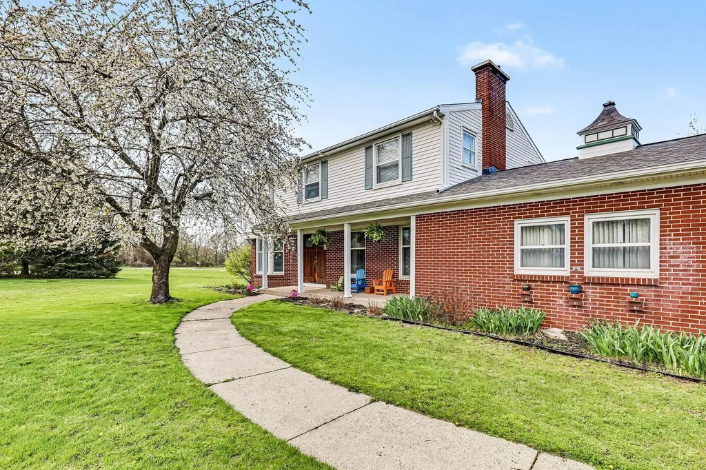 319 Greenridge Drive NW Walker City MI 49544