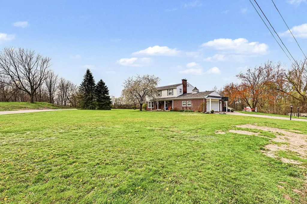 319 Greenridge Drive NW Walker City MI 49544