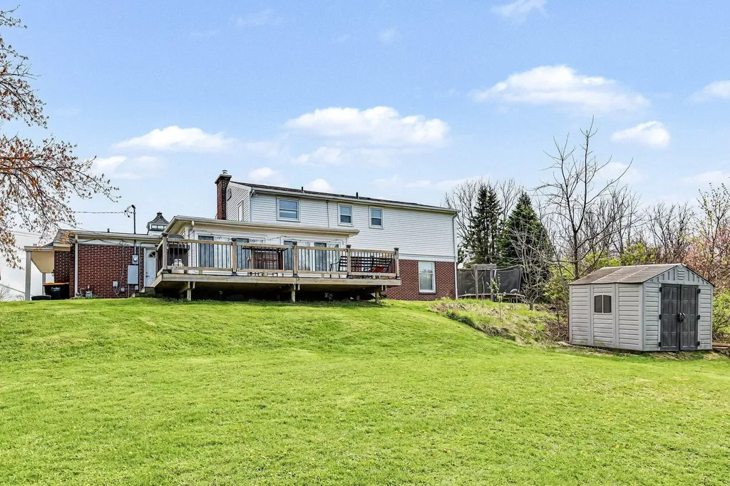 319 Greenridge Drive NW Walker City MI 49544