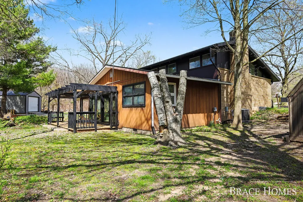 249 Thurman Street Belding City MI 48809