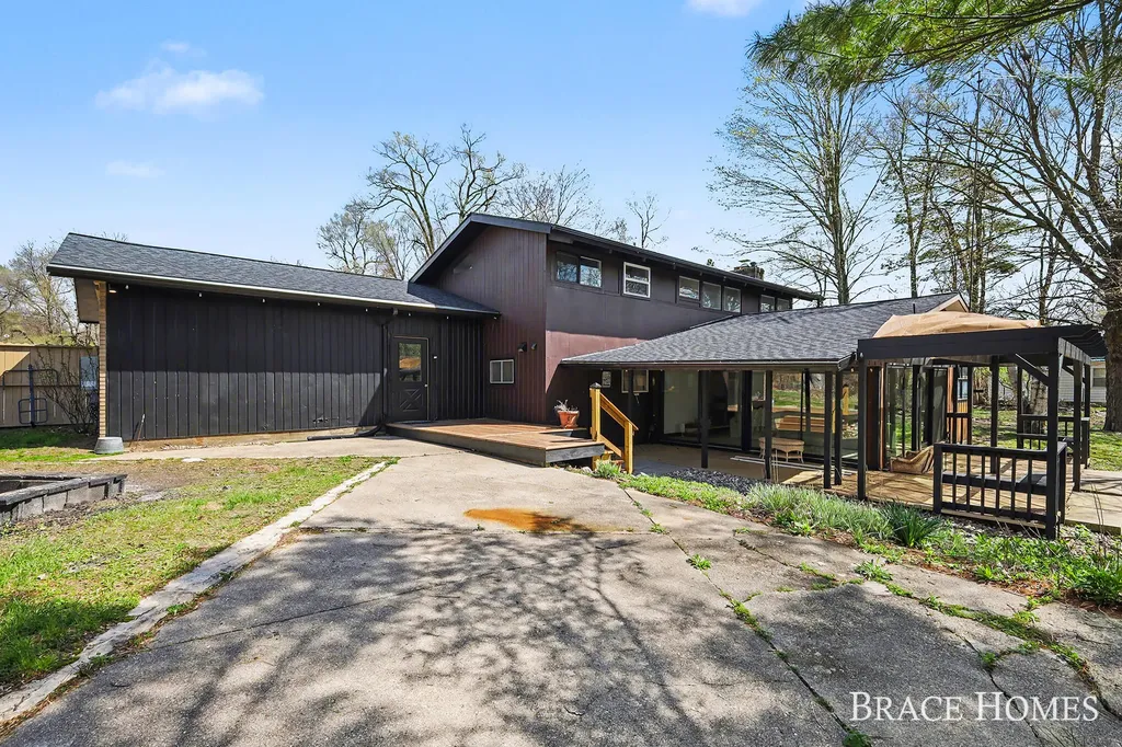 249 Thurman Street Belding City MI 48809