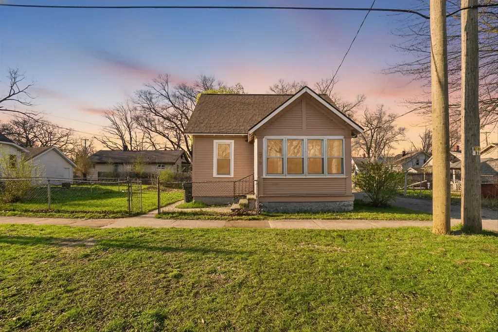 379 E Dale Avenue Muskegon City MI 49442