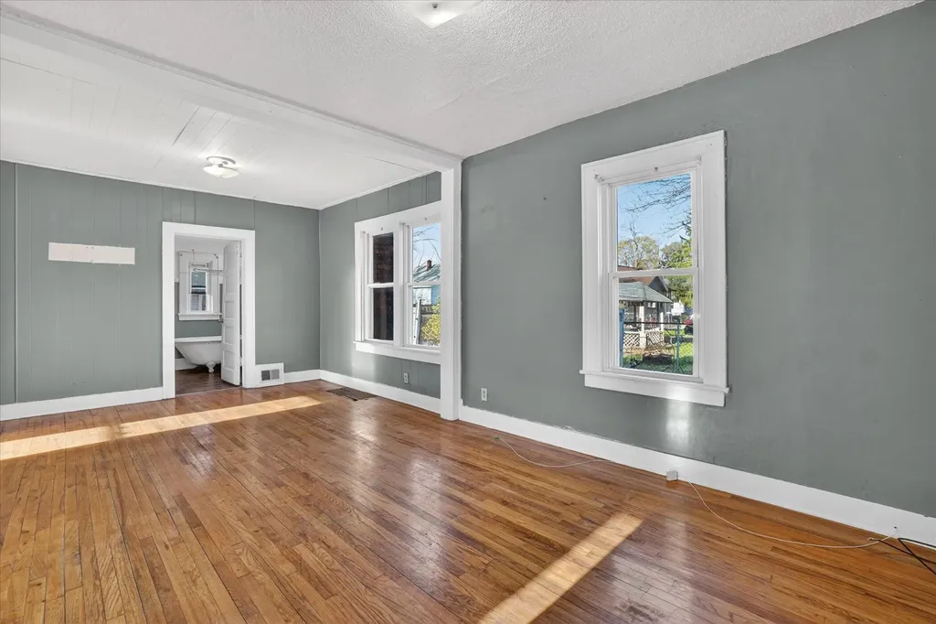 379 E Dale Avenue Muskegon City MI 49442