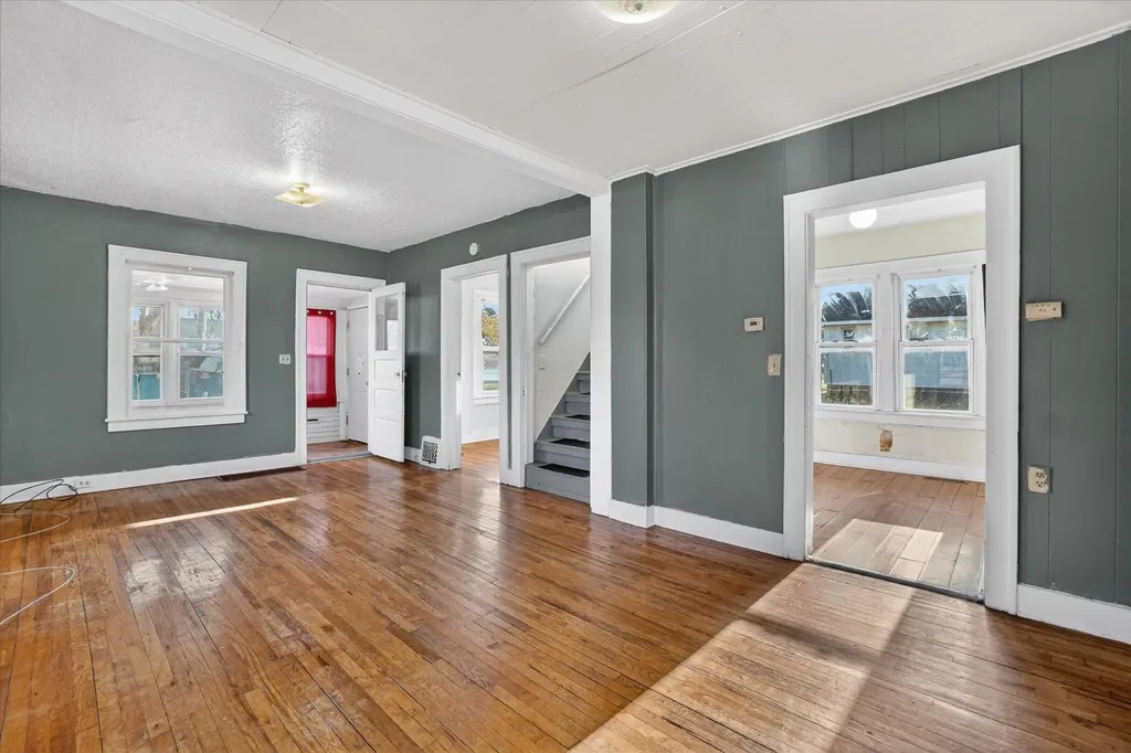 379 E Dale Avenue Muskegon City MI 49442