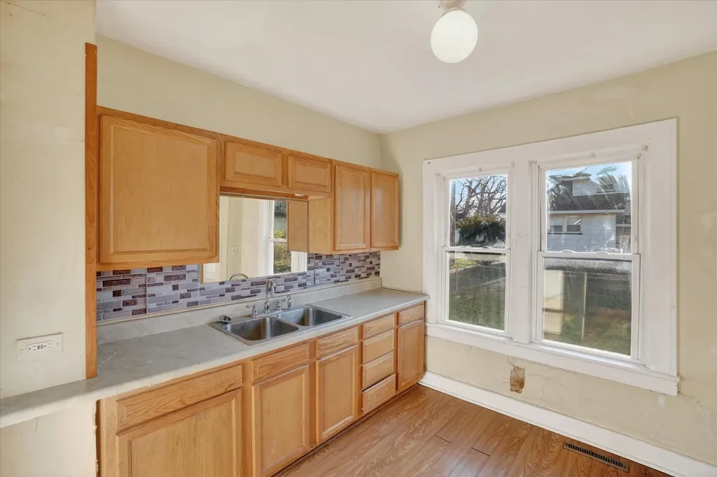 379 E Dale Avenue Muskegon City MI 49442
