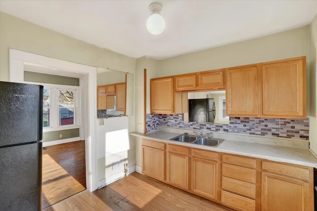 379 E Dale Avenue Muskegon City MI 49442