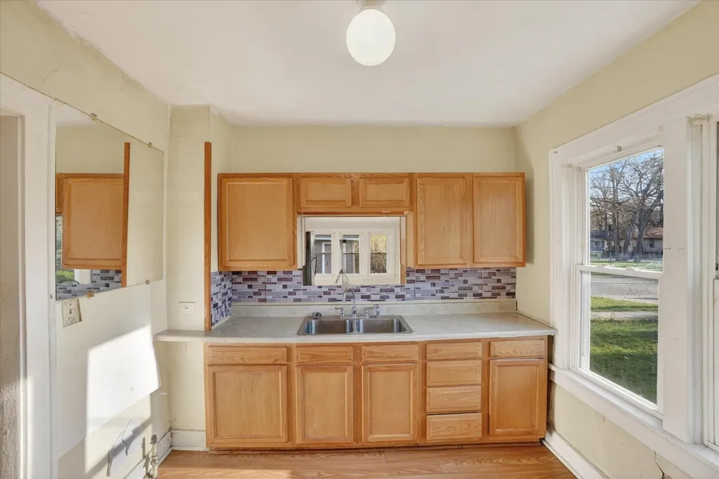 379 E Dale Avenue Muskegon City MI 49442