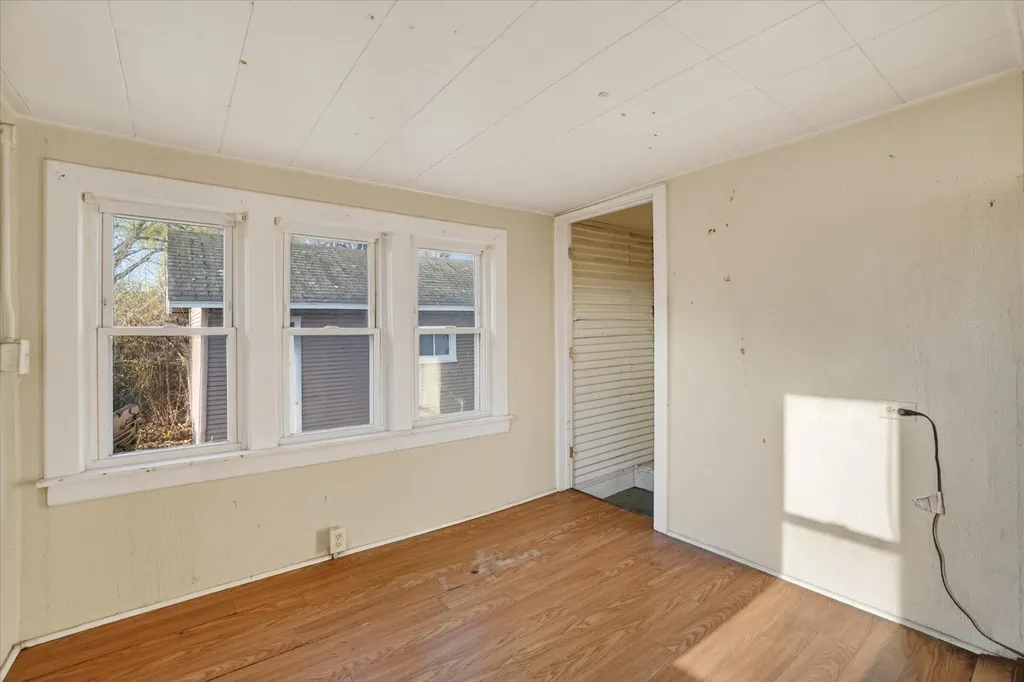 379 E Dale Avenue Muskegon City MI 49442