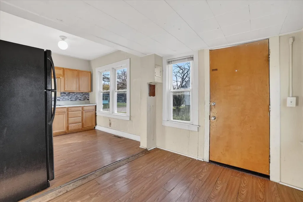 379 E Dale Avenue Muskegon City MI 49442