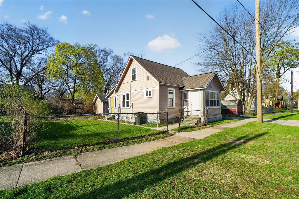 379 E Dale Avenue Muskegon City MI 49442