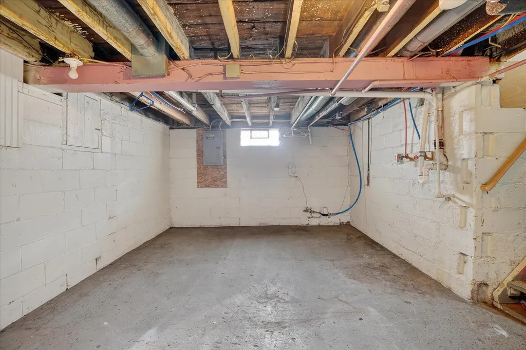 379 E Dale Avenue Muskegon City MI 49442
