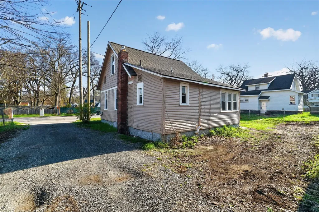 379 E Dale Avenue Muskegon City MI 49442