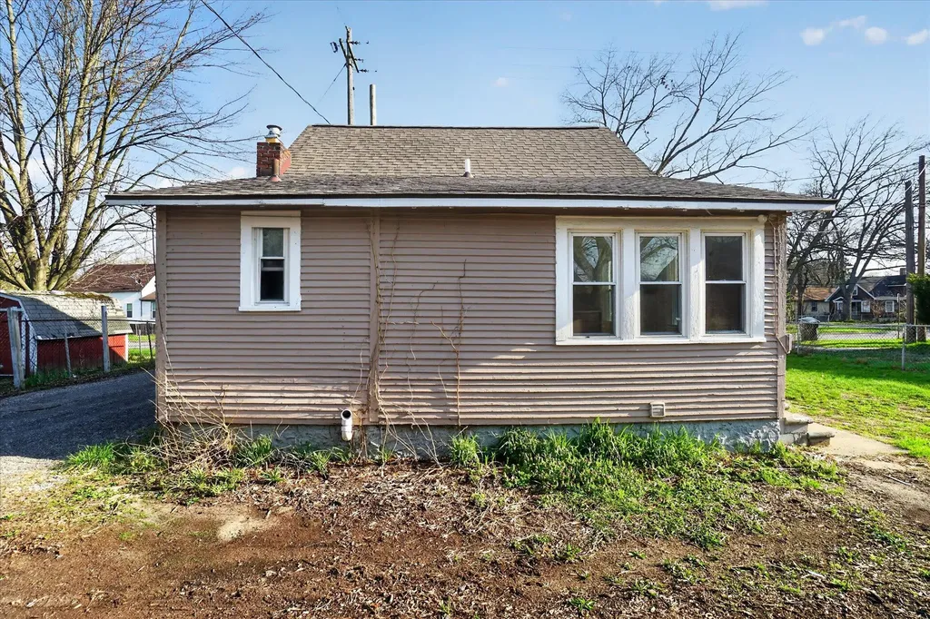 379 E Dale Avenue Muskegon City MI 49442