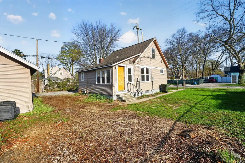 379 E Dale Avenue Muskegon City MI 49442
