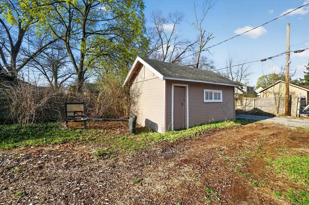 379 E Dale Avenue Muskegon City MI 49442