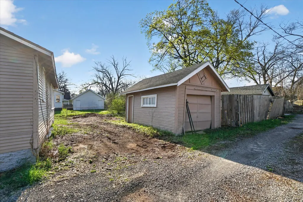 379 E Dale Avenue Muskegon City MI 49442