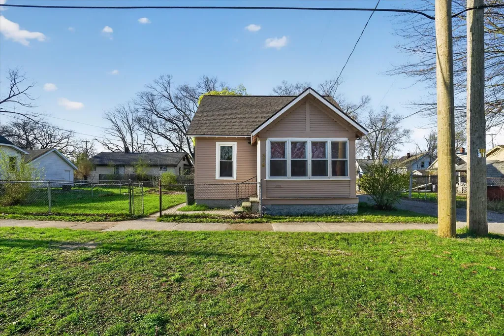 379 E Dale Avenue Muskegon City MI 49442