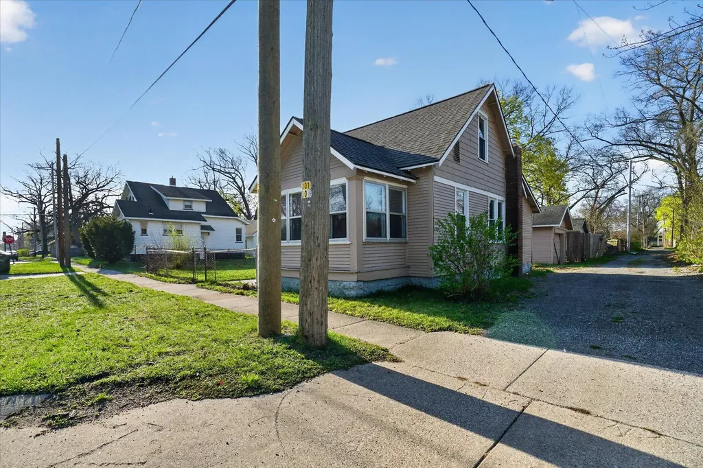 379 E Dale Avenue Muskegon City MI 49442
