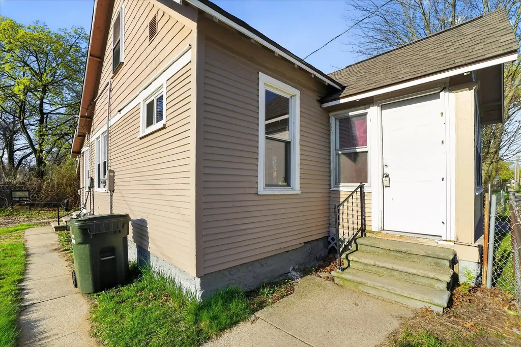 379 E Dale Avenue Muskegon City MI 49442
